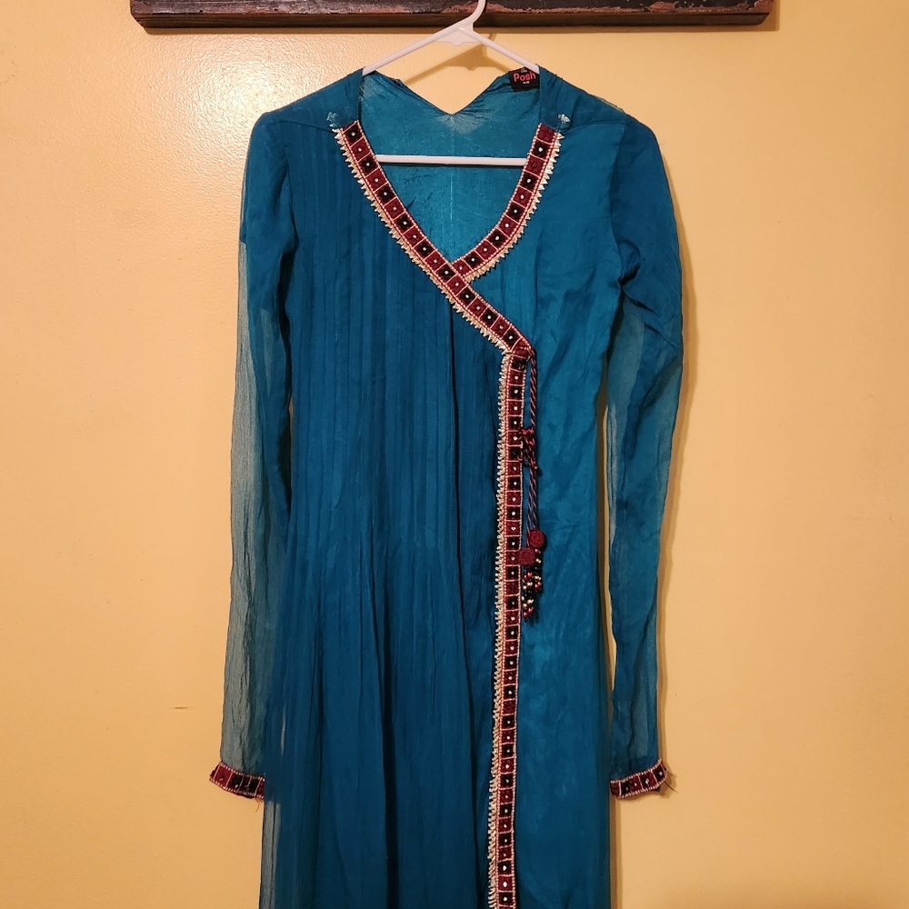 Sha Posh Indian style maxi dress. Green. Size large. Bead accents. Kurta.